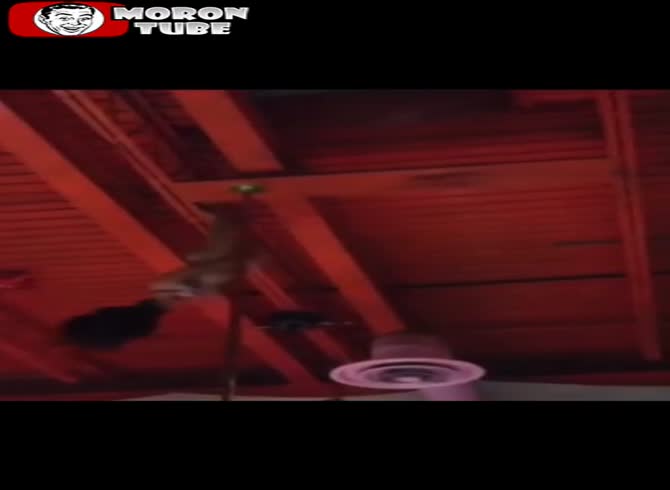 Video :She challenges gravity during a twerk-lapdance